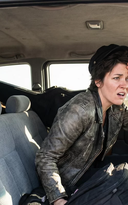 Female pop singer hitting her head on the roof of a minivan during tour travel causing a sudden head and neck injury