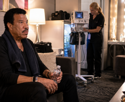 Lionel Richie recovering backstage after concert health scare