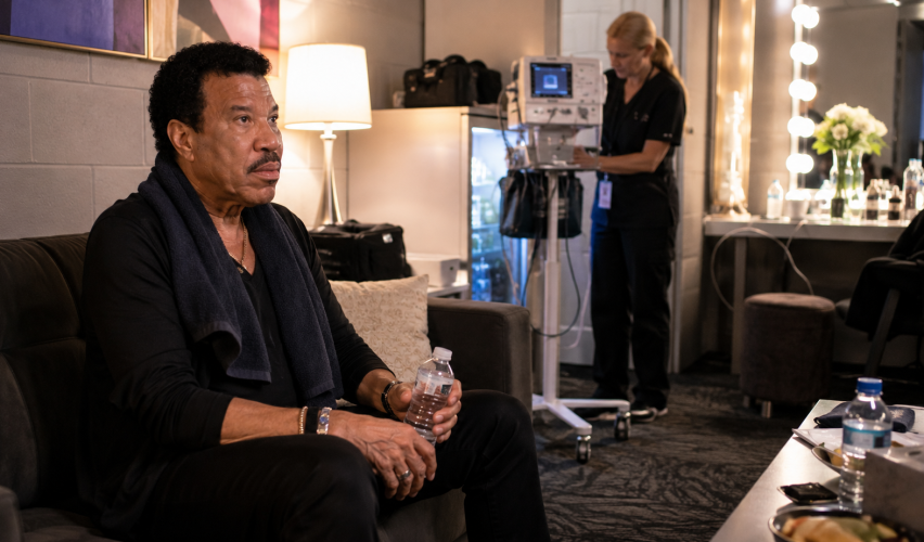 Lionel Richie recovering backstage after concert health scare